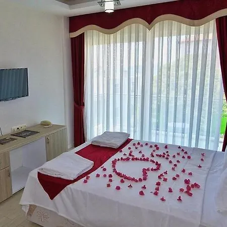 Airport Guelluek Hotell *