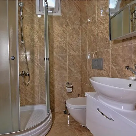 Airport Guelluek Hotell *