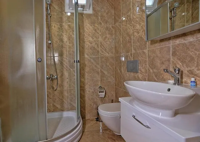 Airport Guelluek Szálloda *